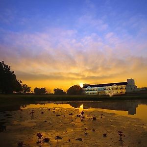 Kensville Golf And Country Club